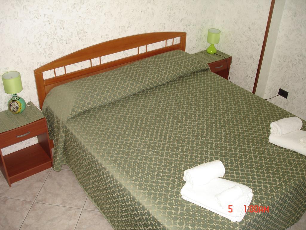 B&B Garzia Маринела Екстериор снимка